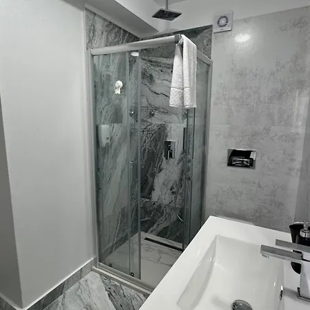 Velar White Titanic - Mamaia *